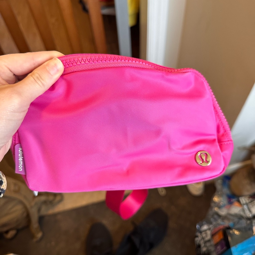 Sonic pink lulu belt bag